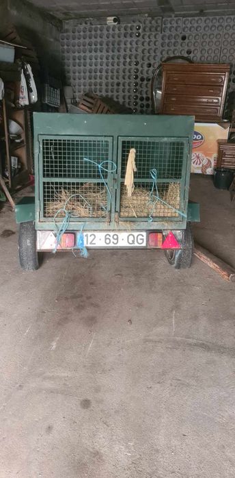 Reboque de caça com amortecedores