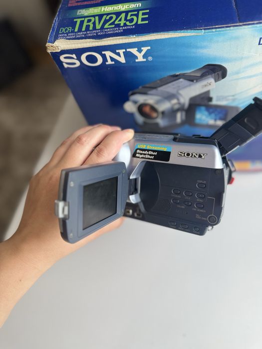 Sony DCR-TRV245E Digital 8 — відеокамера Handycam + оригінальна коробка