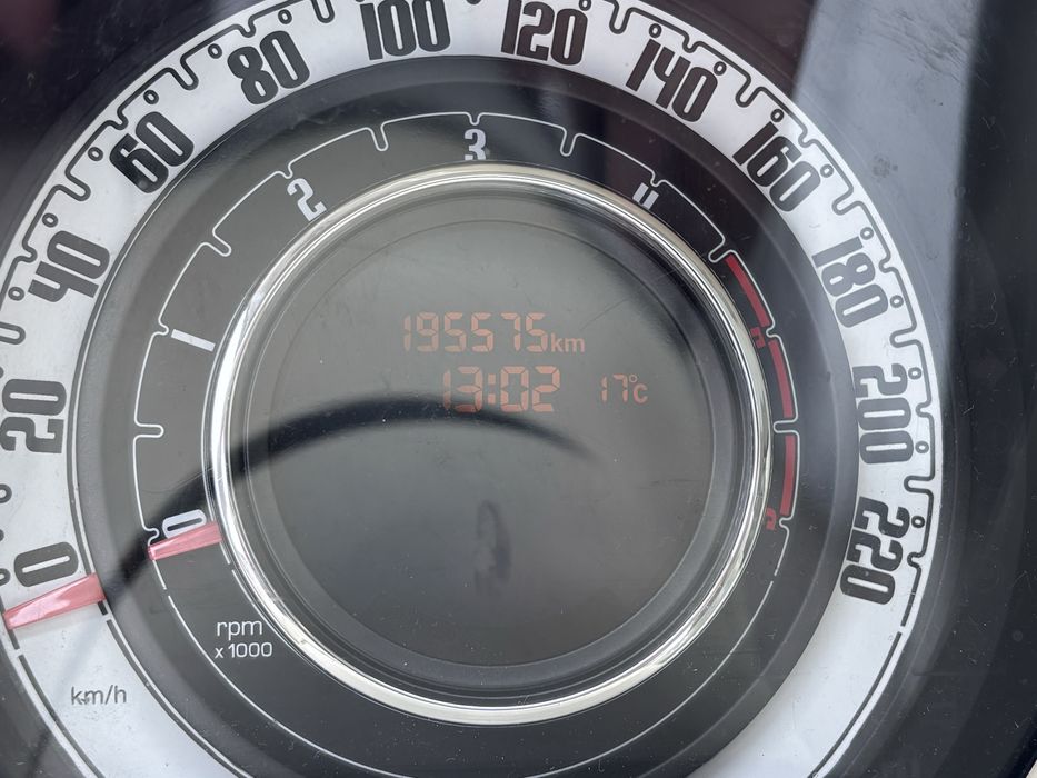 Fiat 500 1.3 16V Multijet em bom estado e muito estimado. Vende-se por troca de veículo