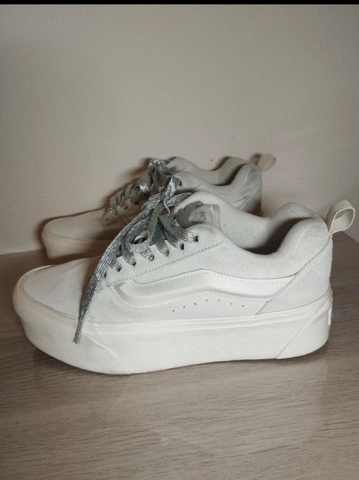 Vans Knu Skool com plataforma