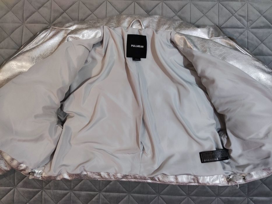 Срібляста куртка пуховик бомбер Pull&Bear, розмір L