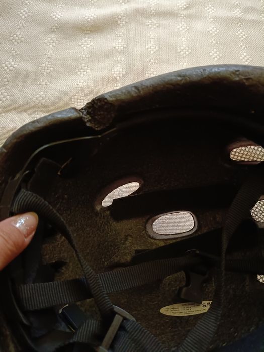 Kask dziecięcy 52-56 ochronny lekko uszkodzony styropian