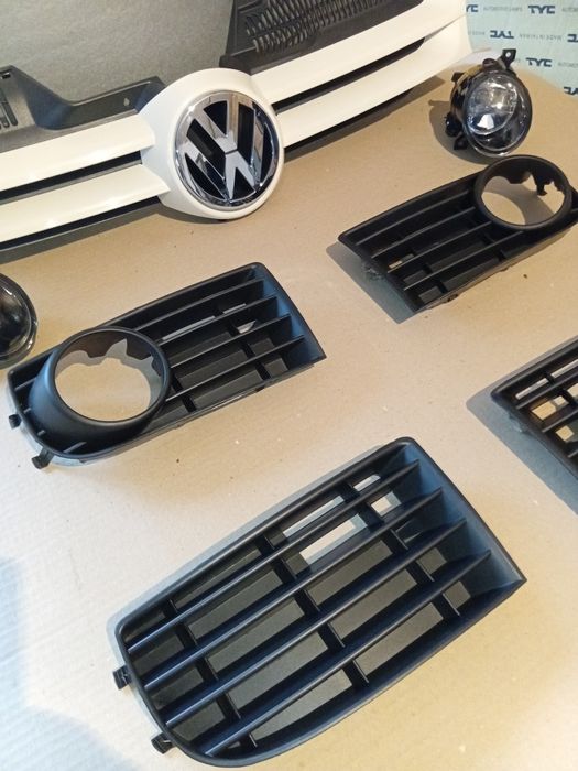 Решітки противотуманкі решетка VW Golf 5 хетчбек галогенка заглушка