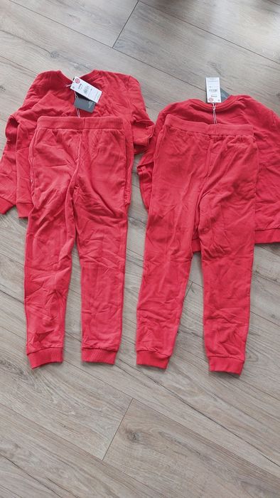 Nowe komplety dresowe 128 świąteczne Sinsay mikołajki