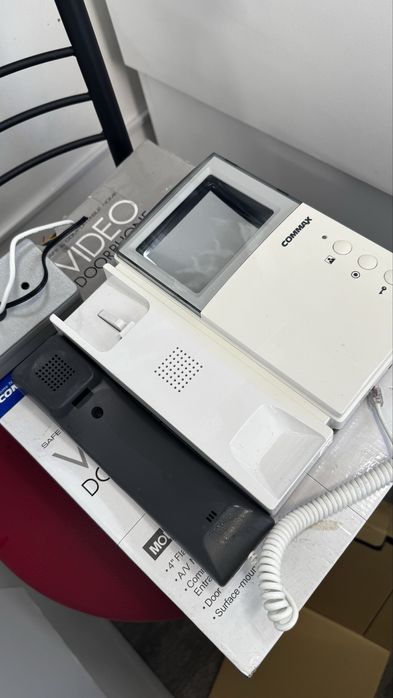 Видеодомофон черно-белый Commax DPV-4HP