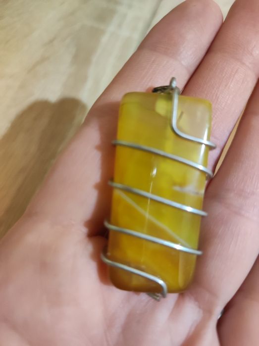 Wisiorek kalcyt lub onyx 4x 2 cm