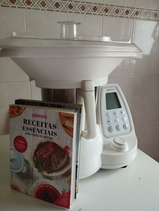 Vendo yammy 2 como nova pouco uso. Tem 2 livros de receitas