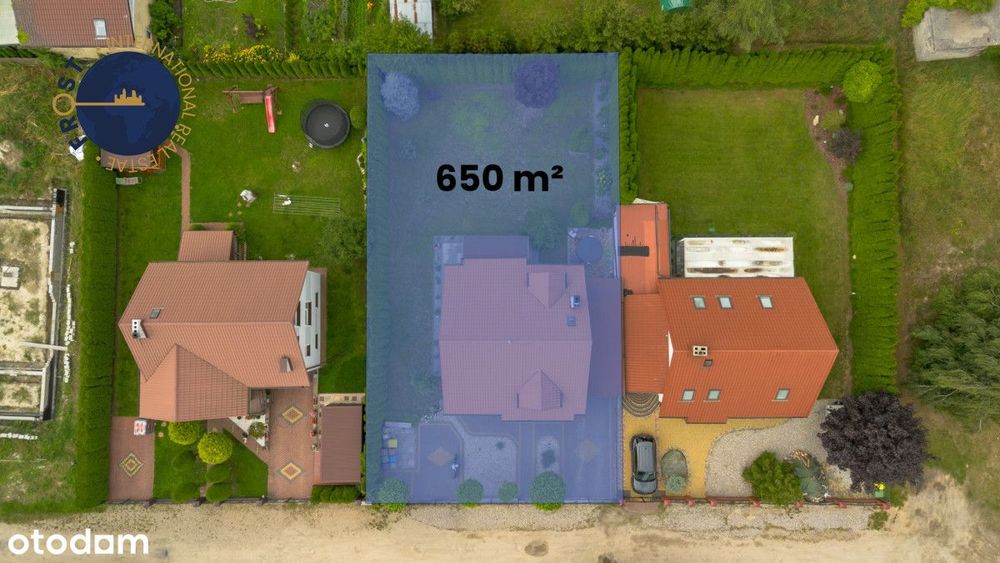 Dom po remoncie z ogrodem, jacuzzi i garażem