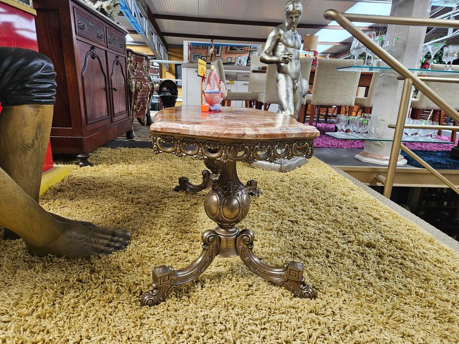 Mesa de centro com estrutura em latão e tampo em pedra - ópti