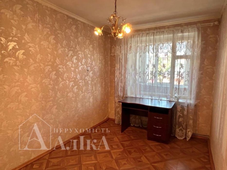 Продам 3-кімнатну квартиру з індивідуальним опаленням  в самому ЦЕНТРІ