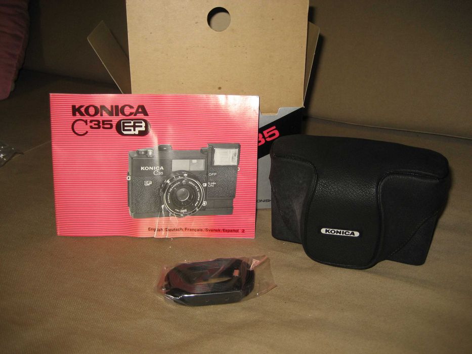 Maquina Fotográfica Konica C35 EF  "COMPLETAMENTE NOVA"