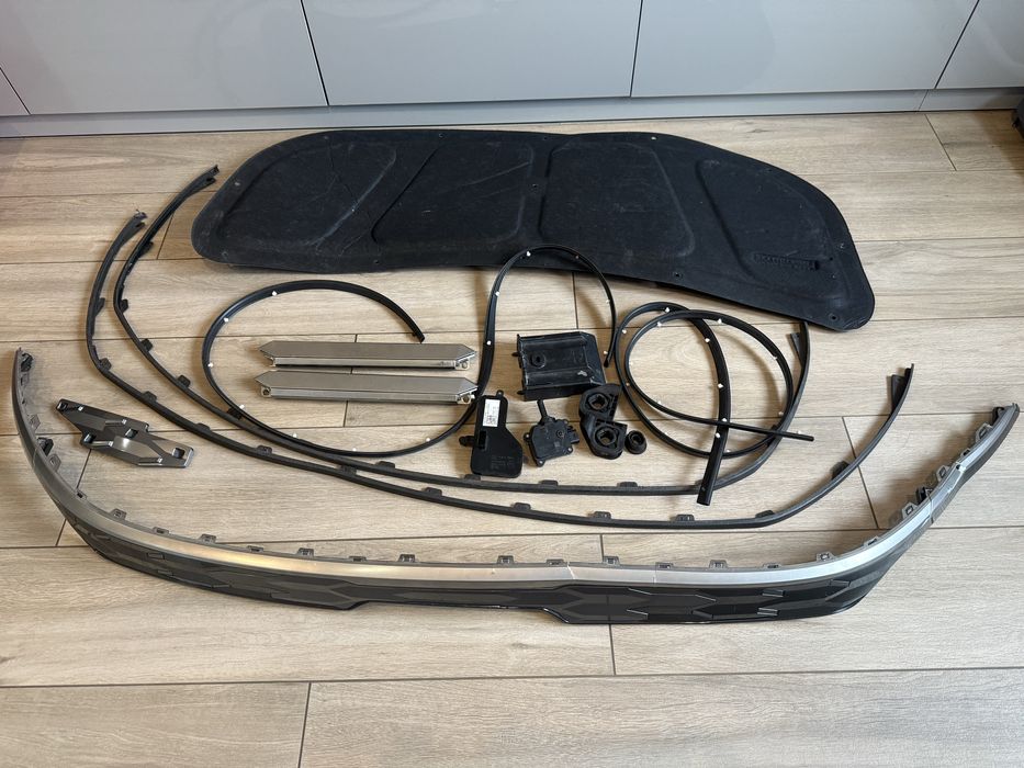 Решітка переднього бампера Kia Niro  EV2