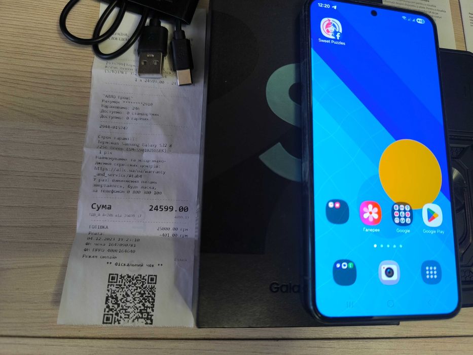 Мобильный телефон Samsung S22.На 256ГБ.Хорошее состояние!Есть чек.