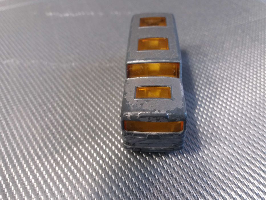 Matchbox coach 1:64