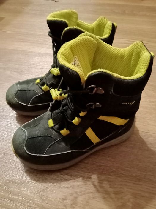 Якісні демісезонні ботінки для хлопчика.