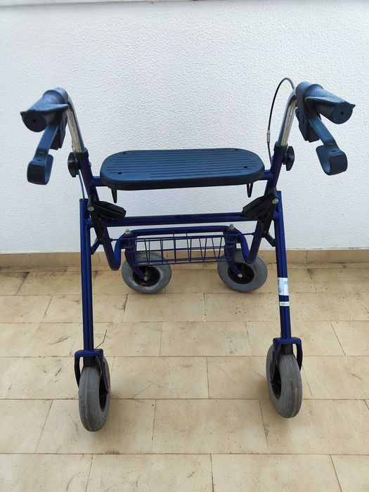 Andarilho com travões