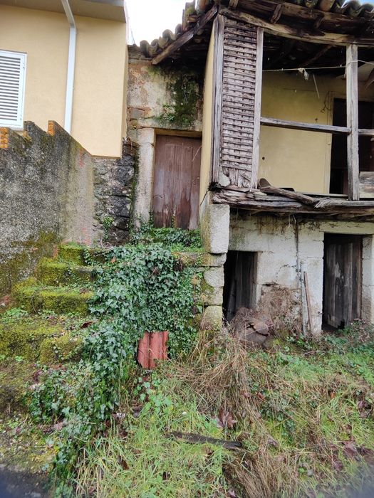 Casa para Reconstrução em Passô (Moimenta da Beira)