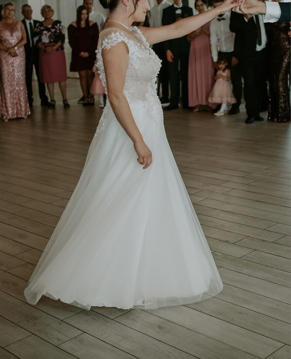 Suknia ślubna 40/L  +gratisy