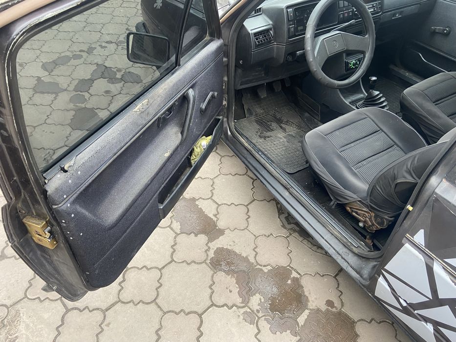 Volkswagen Golf 2. 1.6 Бензин.