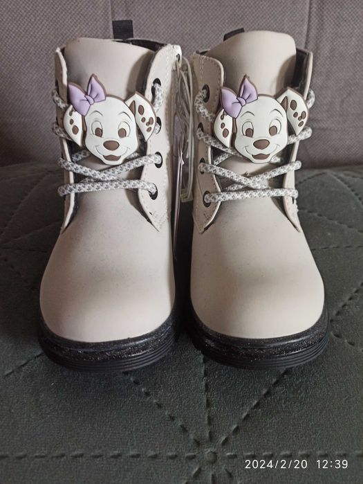 Botki dziewczęce Reserved Disney 101 Dalmatyńczyków 26 (16,5 cm) Nowe