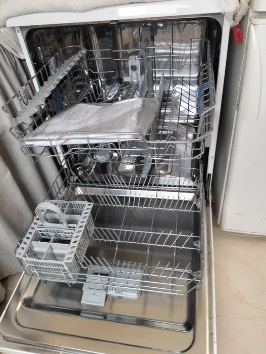 Máquina de loiça INDESIT