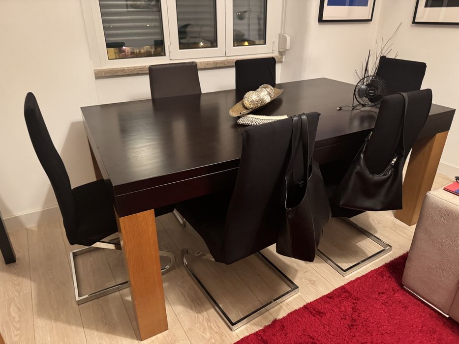 Mesa de Jantar de Madeira