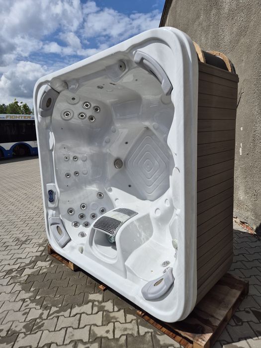 Jacuzzi ogrodowe używane 7️⃣ osobowe Wellis