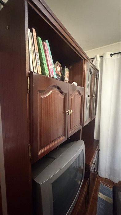 Vendo armário completo + mesa de centro
