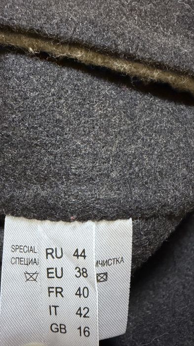 Пальто з альпаки з натуральним хутром на комірці і капюшоні