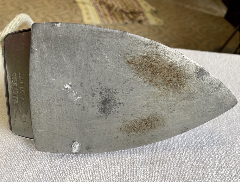 Ferro de engomar antigo funcionando