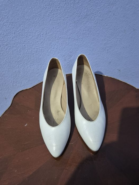Sapatos brancos em pele N 35