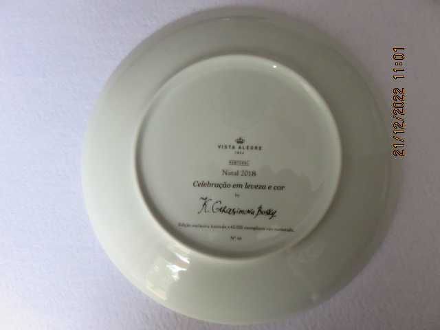 Vendo dois pratos de Natal Vista Alegre de 2012 e 2018
