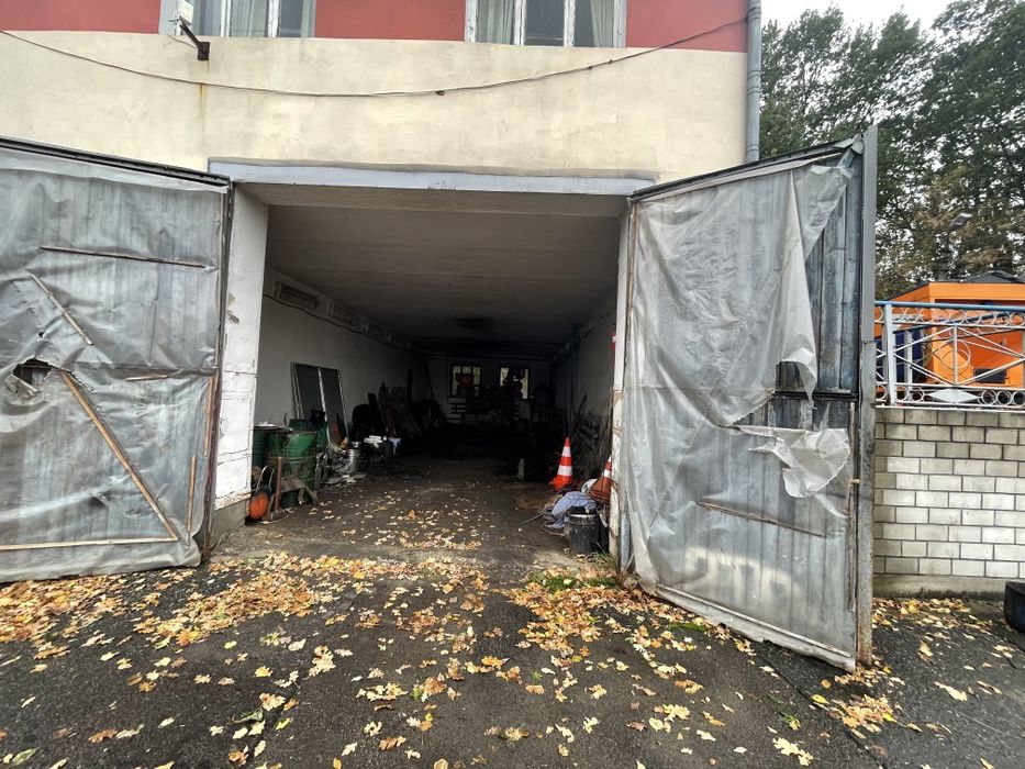 Гараж парковка Іванків