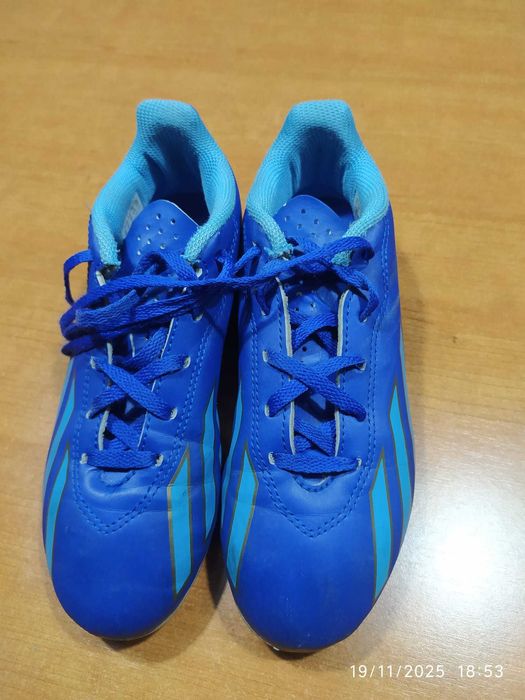Chuteiras ADIDAS - Tamanho 35
