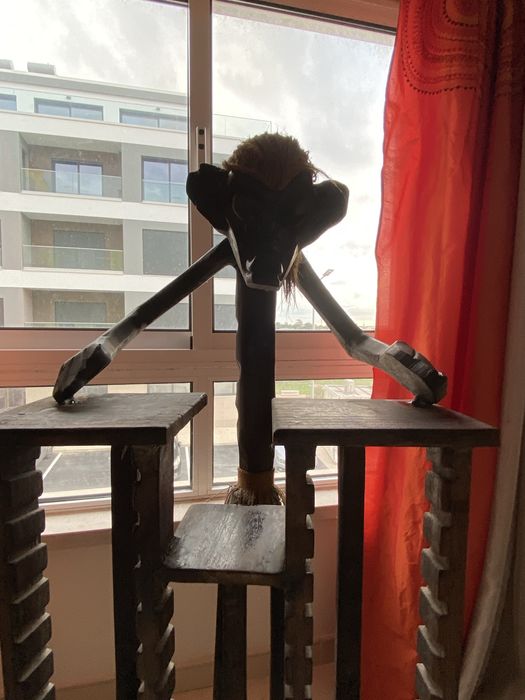 Móvel étnico para colocar CDs