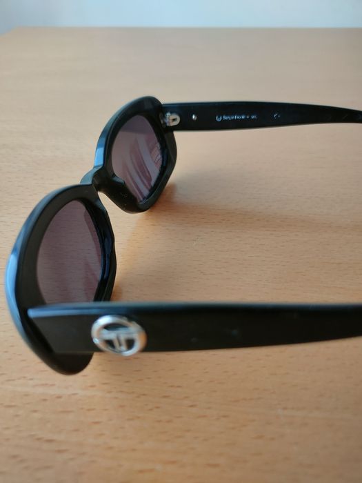 Conjunto de óculos de sol vintage.