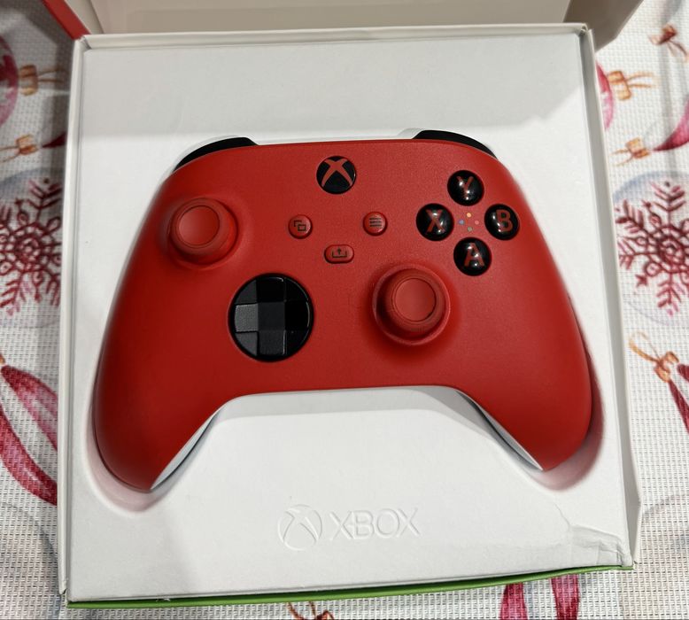 Kontroler Xbox - pulse red