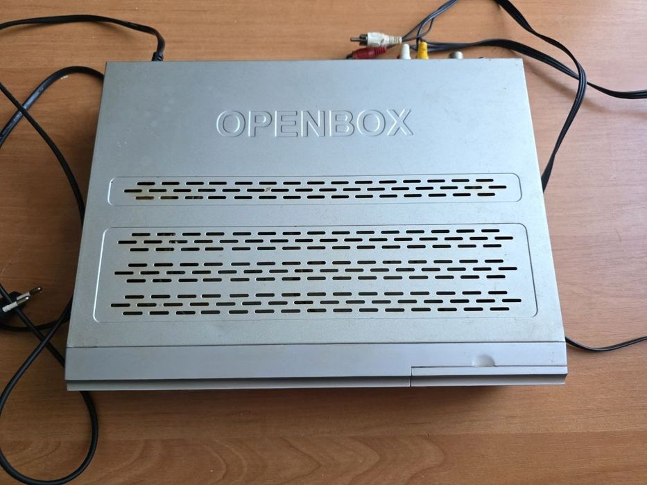Супутниковий тюнер  onenbox F-300FTA в гарному стані.