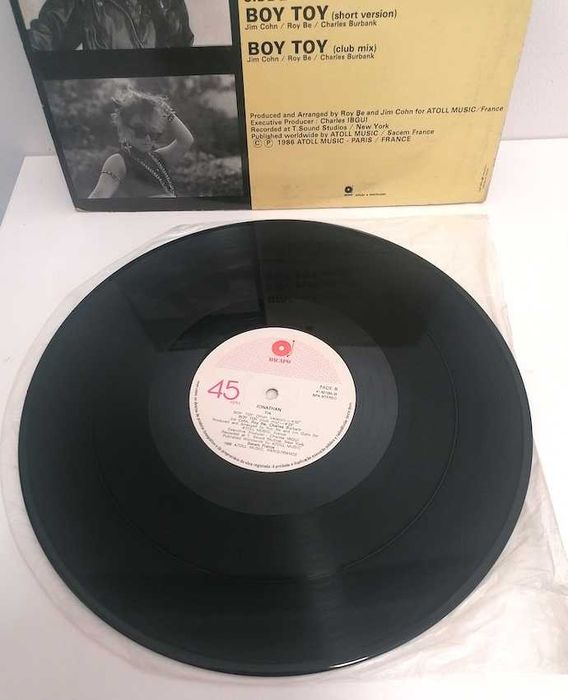 Tia – Boy Toy 1986