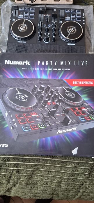 DJ контролер Numark Party Mix Live (зі вбудованими динаміками та підсвіткою) + Повний комплект
