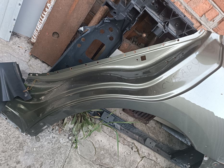 Крило Subaru outback