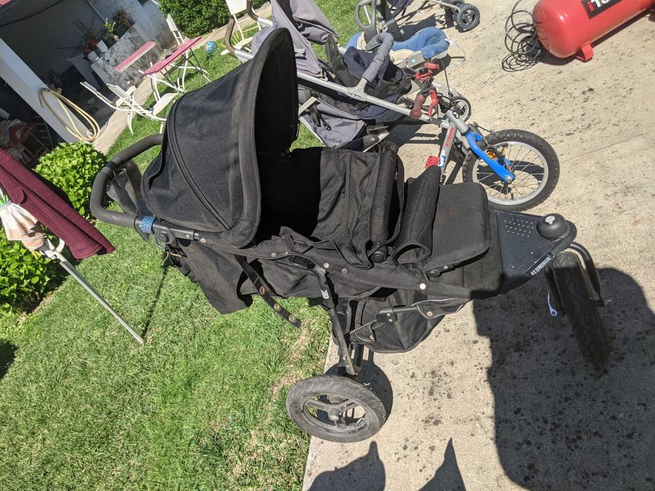 Cadeirinha de bebé com 3 rodas e Alcofa