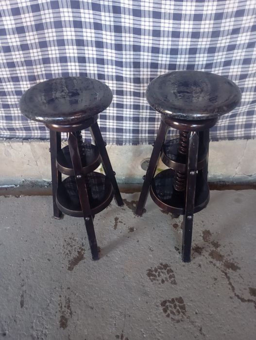 Vendo estes bancos muito bonito bom estado