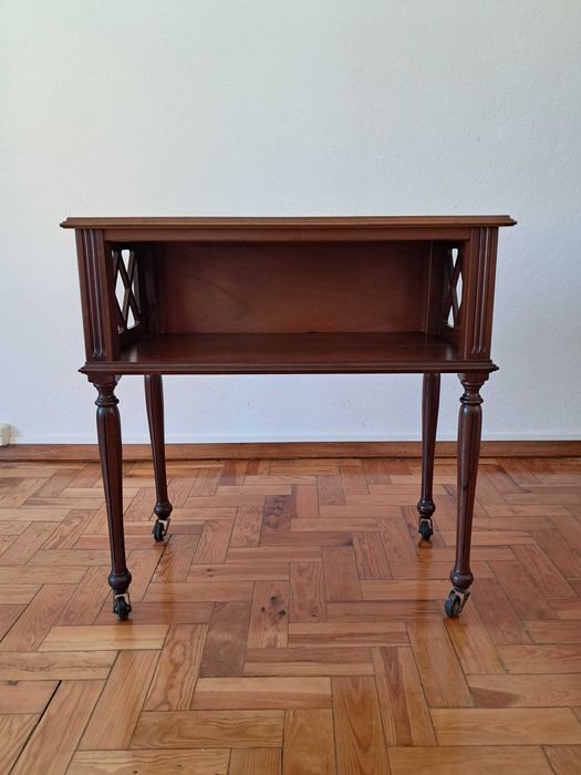Mesa de apoio estilo inglês