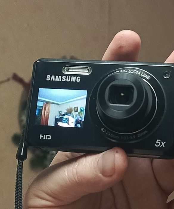 цифрова камера samsung •Селфі екран CCD  16 Мп, 5x Zoom • 32Гб  повний комплект