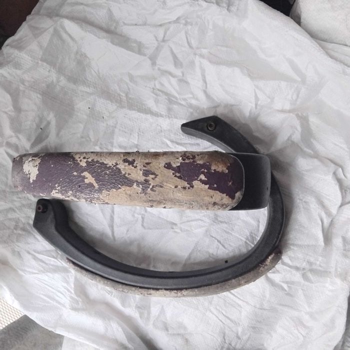 Ручки офісного крісла півмісяць 2