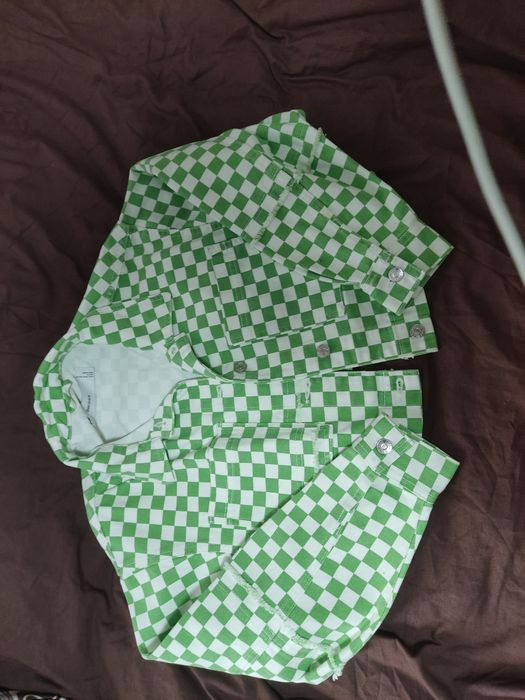 Джинсова курточка Bershka зелена в клітинку