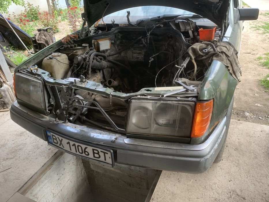 Мерседес w124.