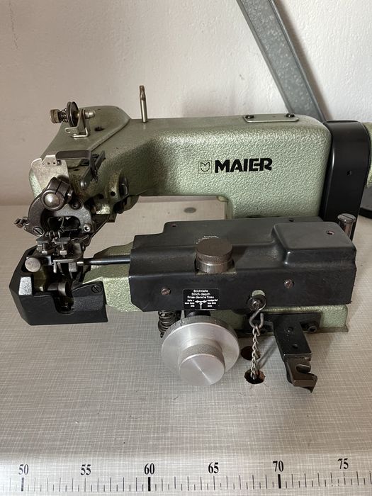 Maquina de bainha invisivel.