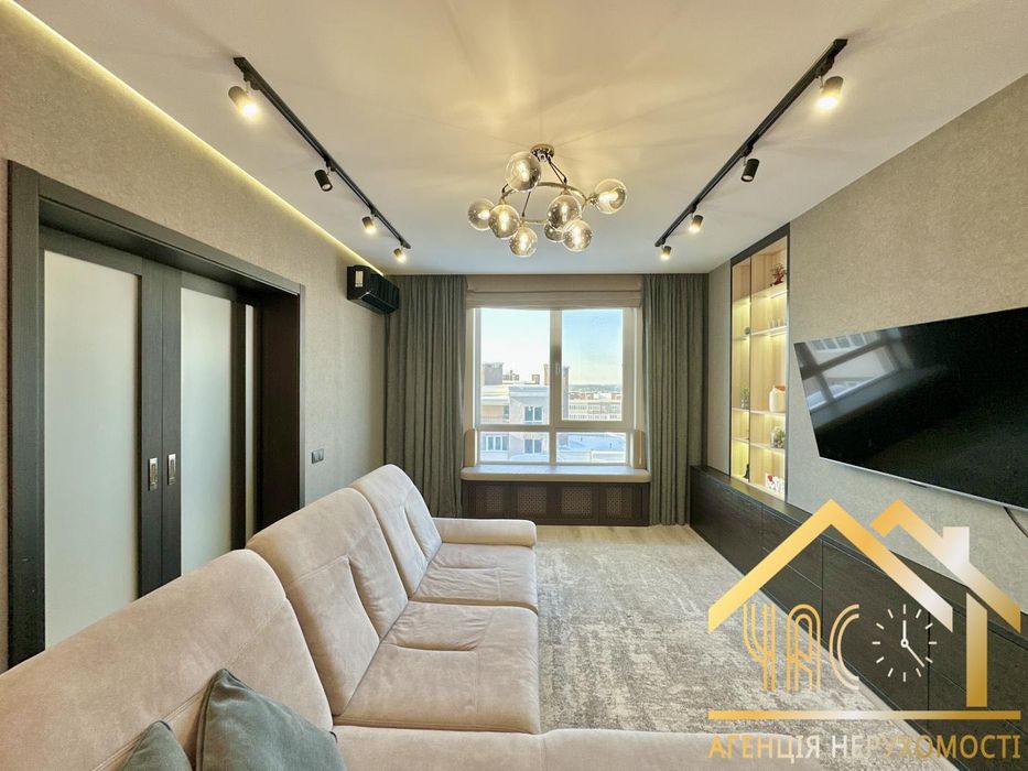 Дворівнева 4-кімнатна квартира з дизайнерським ремонтом в с.Гатне